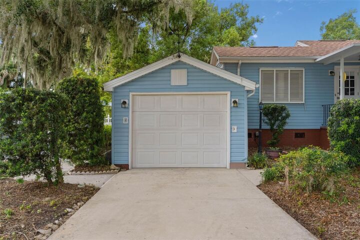 Property Photo:  1024 E Orange Avenue  FL 32726 
