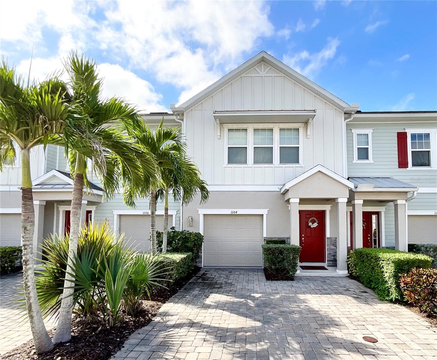 Property Photo:  1104 Coral Lane  FL 34698 