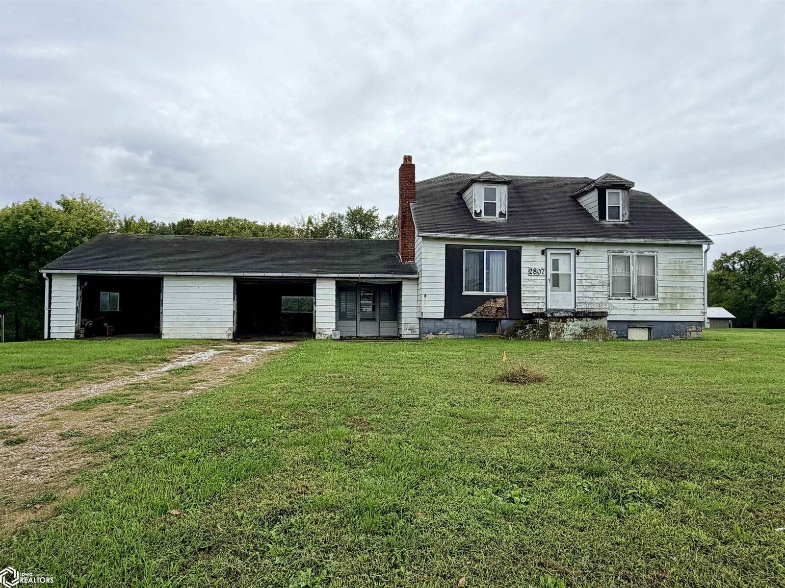 Property Photo: 2807 S 7th Street IA 52632