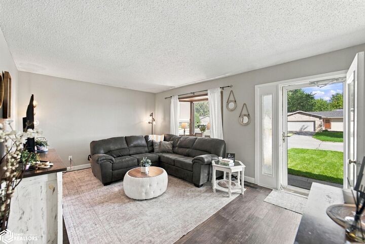 Property Photo:  7 Parkwood Place  IA 50438 