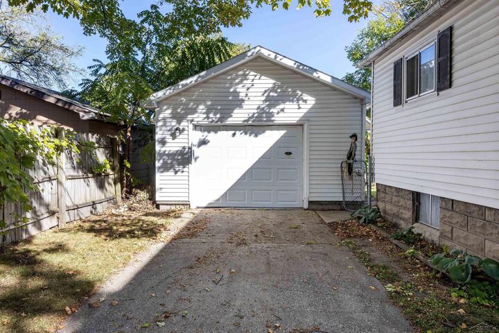 Property Photo:  411 S Jackson Street  MI 48708 