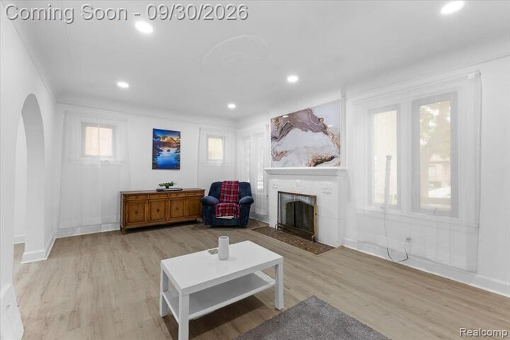 Property Photo:  5275 Yorkshire Road  MI 48224 2138 