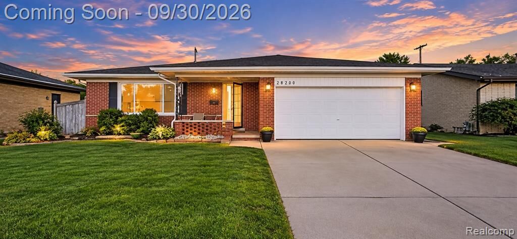Property Photo:  28200 Newland Drive  MI 48093 4944 