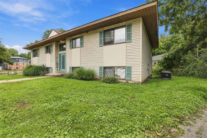 Property Photo: 822 NE Carrier Creek Boulevard MI 49503-1275