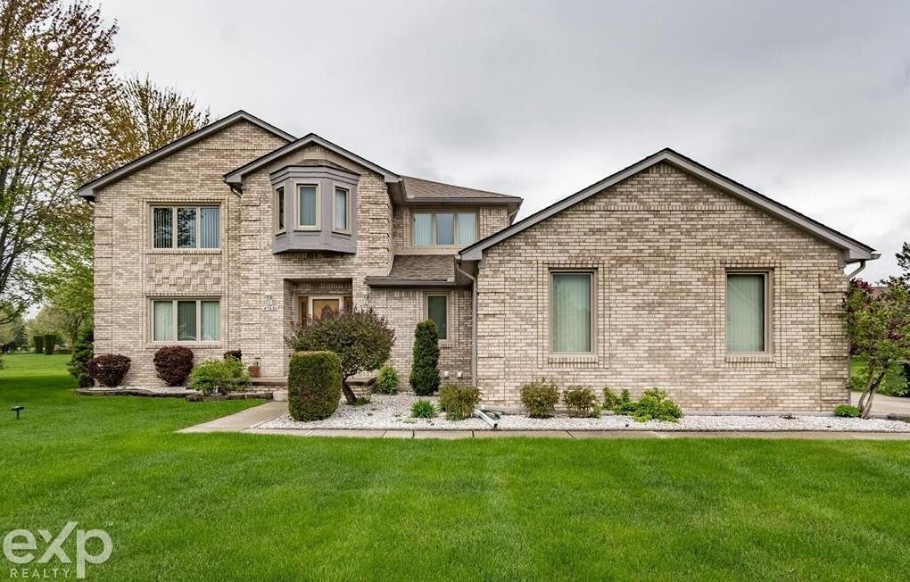 Property Photo: 47630 Robins Nest Drive MI 48315-5019