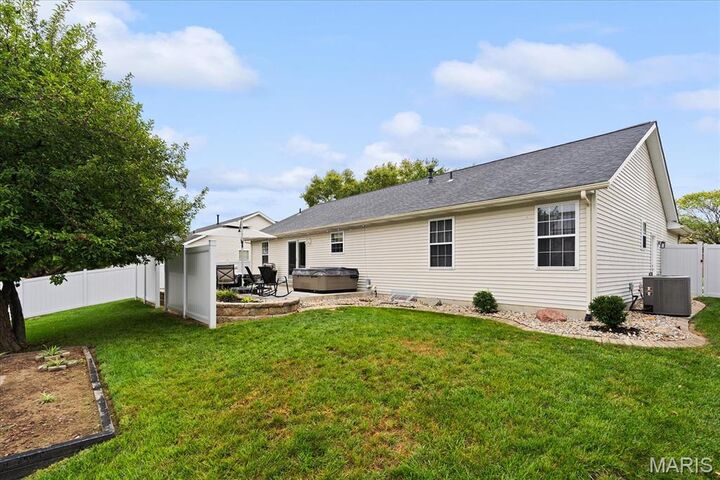 Property Photo:  929 Millikin Drive  IL 62208 