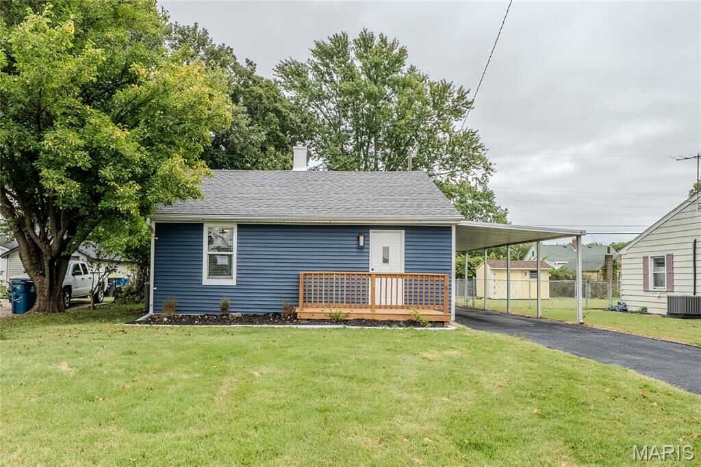 Property Photo: 1713 Moro Avenue IL 62040