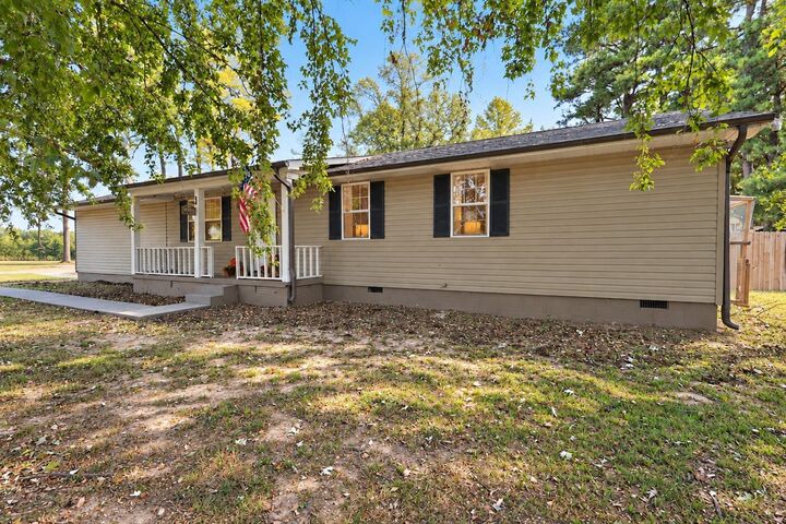 Property Photo: 1695 Dawson Rd TN 38011