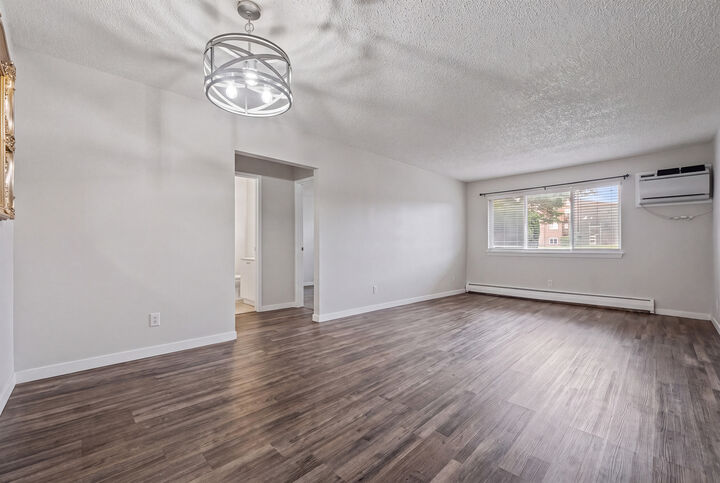 Property Photo:  113 Boardwalk Street E  IL 60007 
