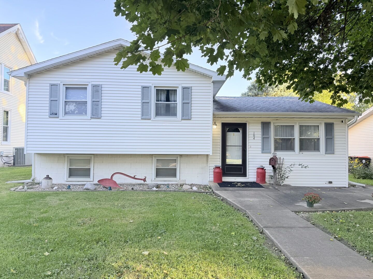 Property Photo:  104 E North Street  IL 61752 