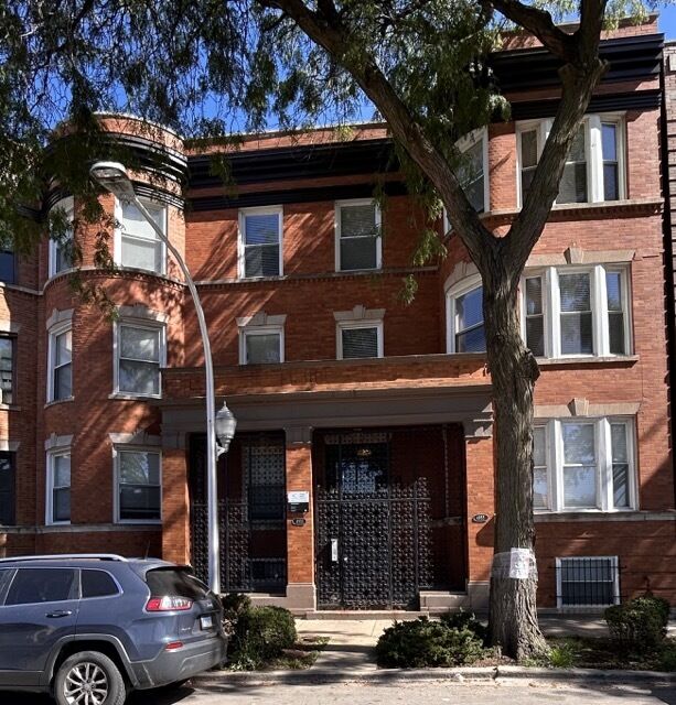 Property Photo: 4953 S Calumet Avenue S 3S IL 60615