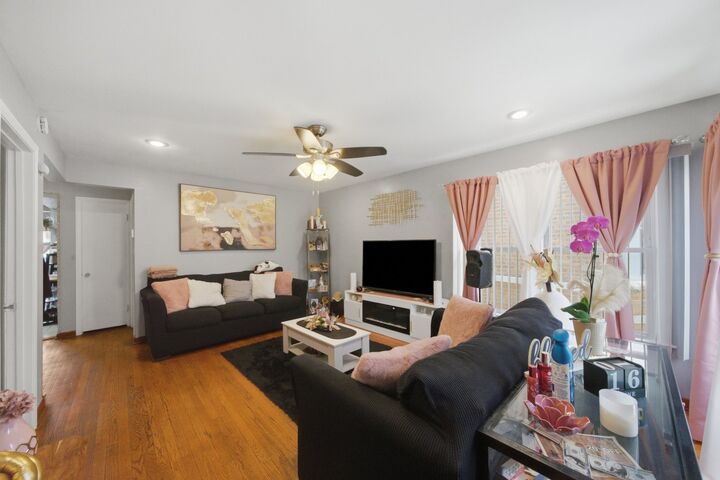 Property Photo:  2847 N Moody Avenue  IL 60634 