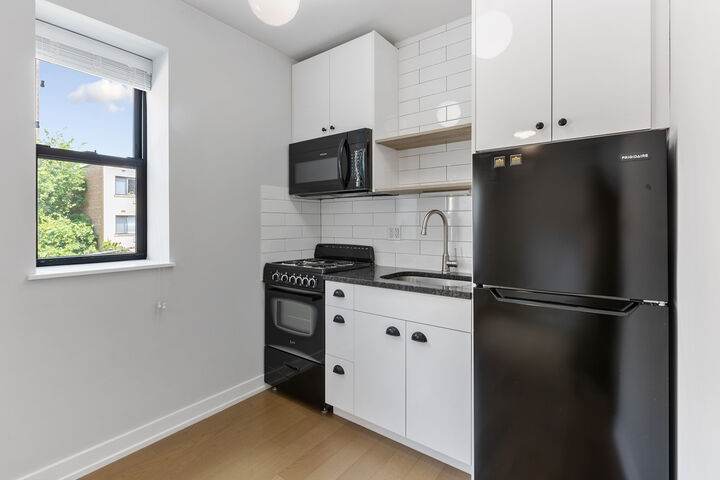 Property Photo:  6019 N Winthrop Avenue 306  IL 60660 