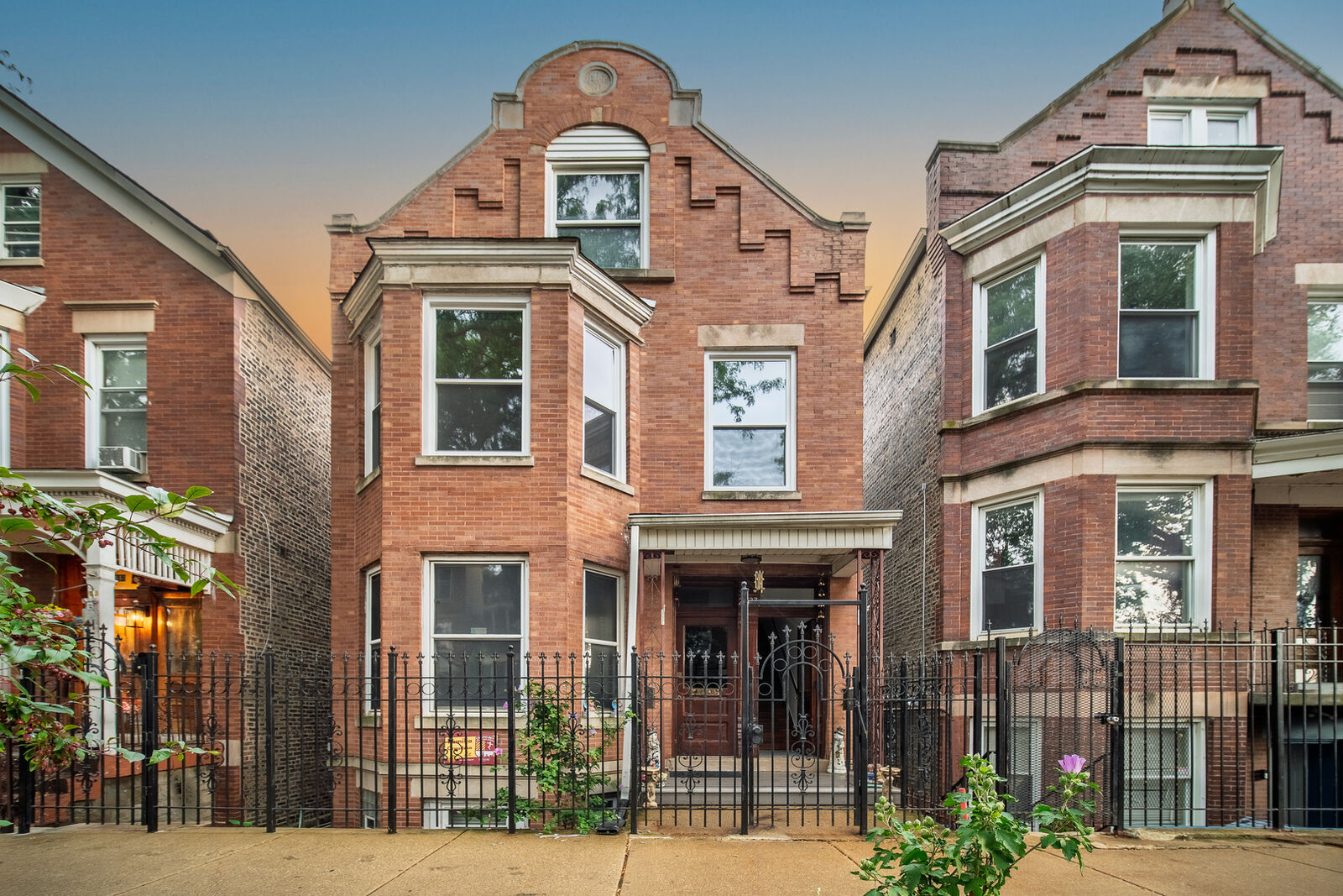 Property Photo:  2737 W 22nd Place 2  IL 60608 