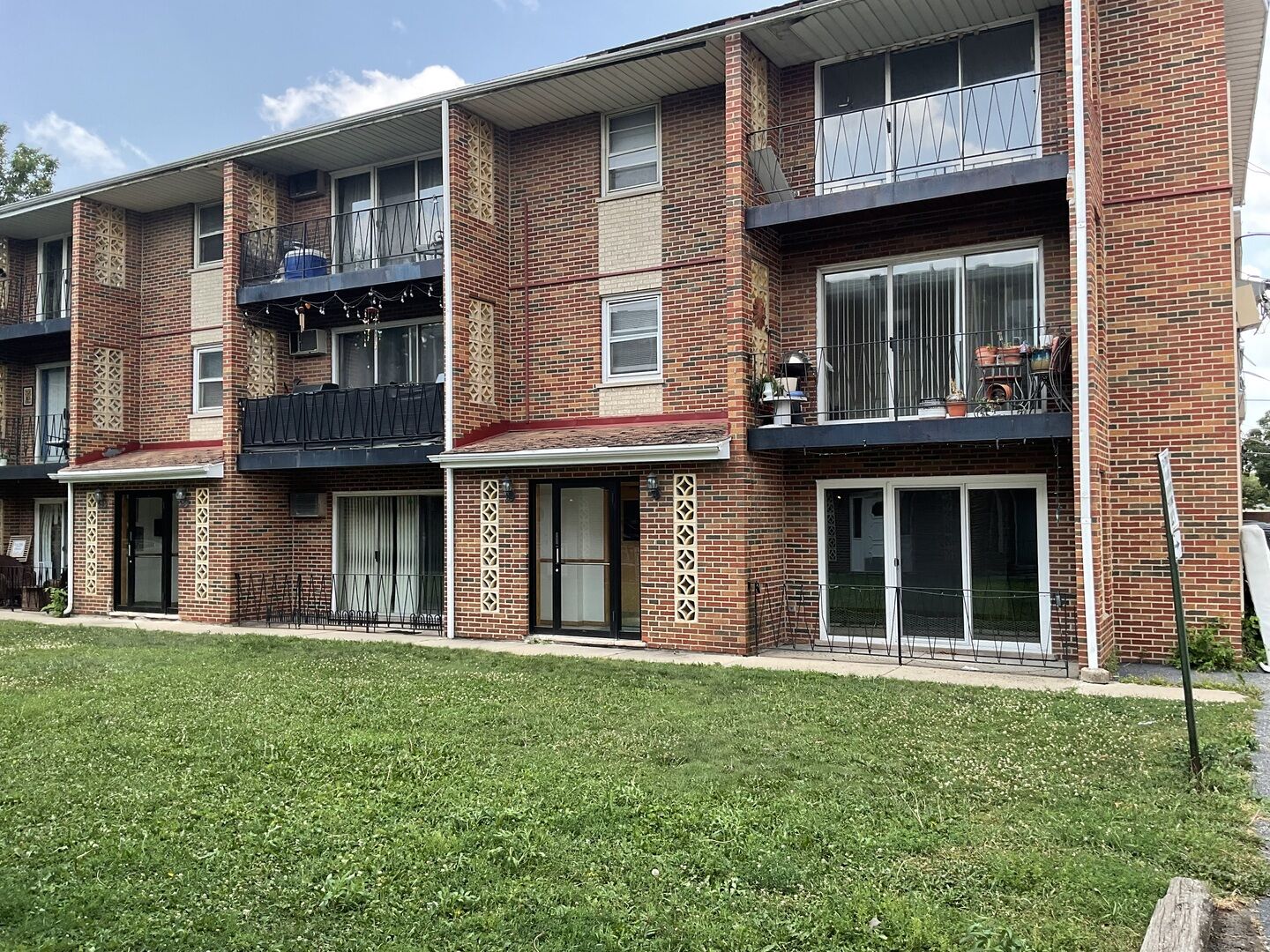 Property Photo: 6436 W 64th Place C1 IL 60638