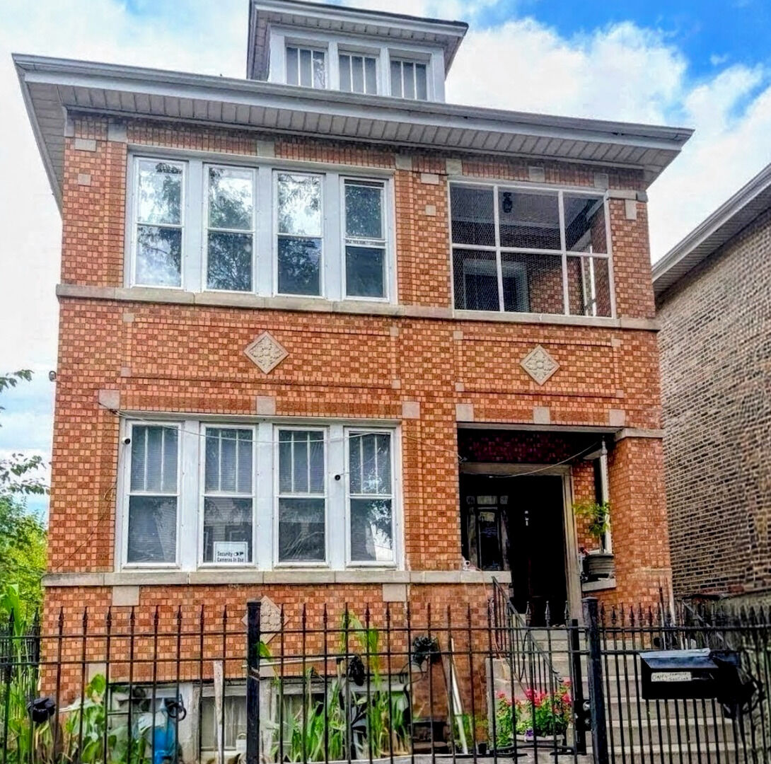 Property Photo:  2724 W 43rd Street  IL 60632 
