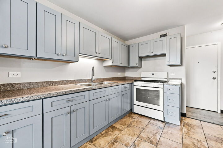 Property Photo: 4850 S Lake Park Avenue 308B IL 60615