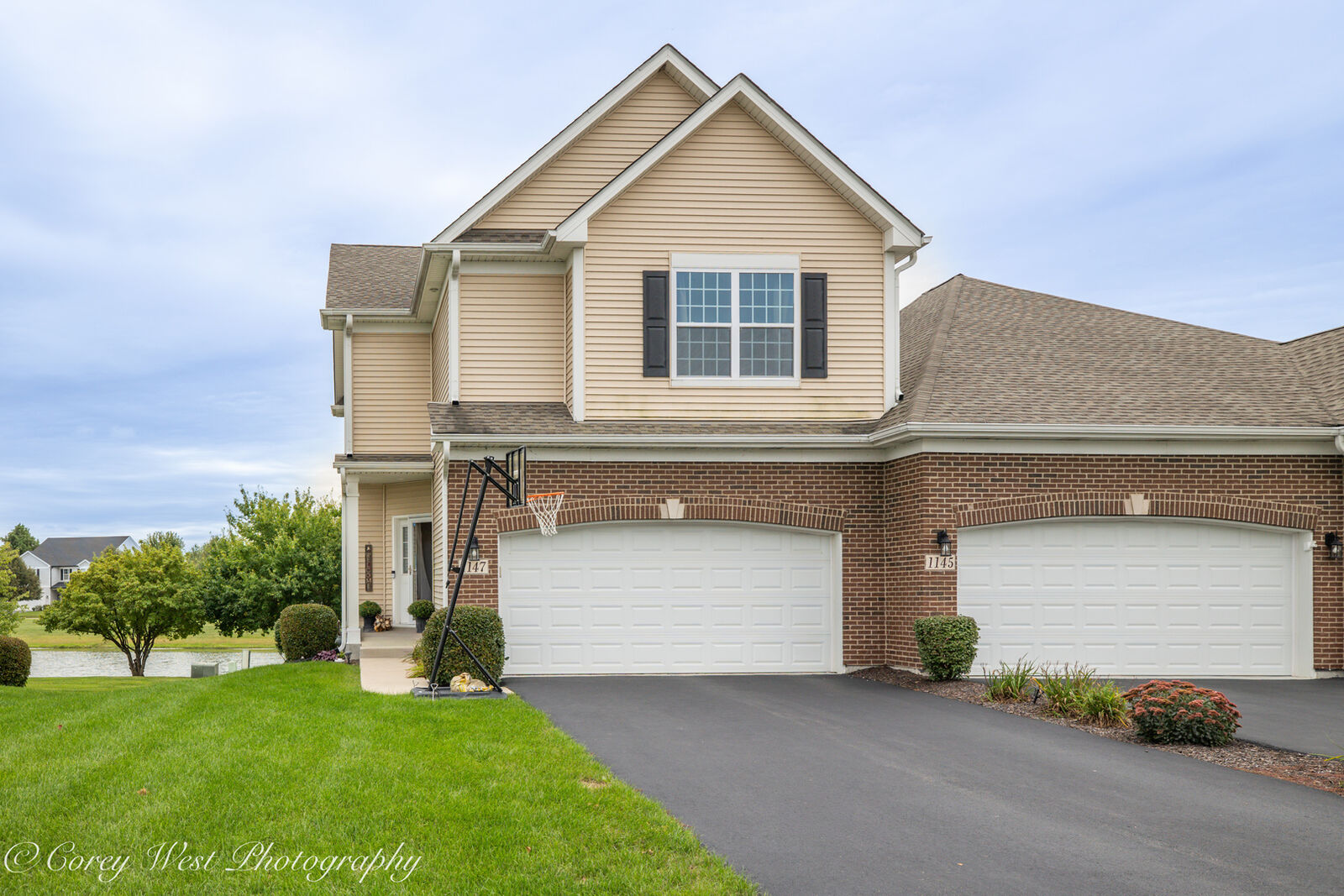 Property Photo: 1147 Freedom Road IL 60119