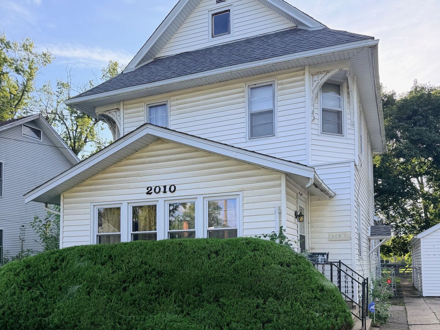 Property Photo:  2010 Latham Street  IL 61103 