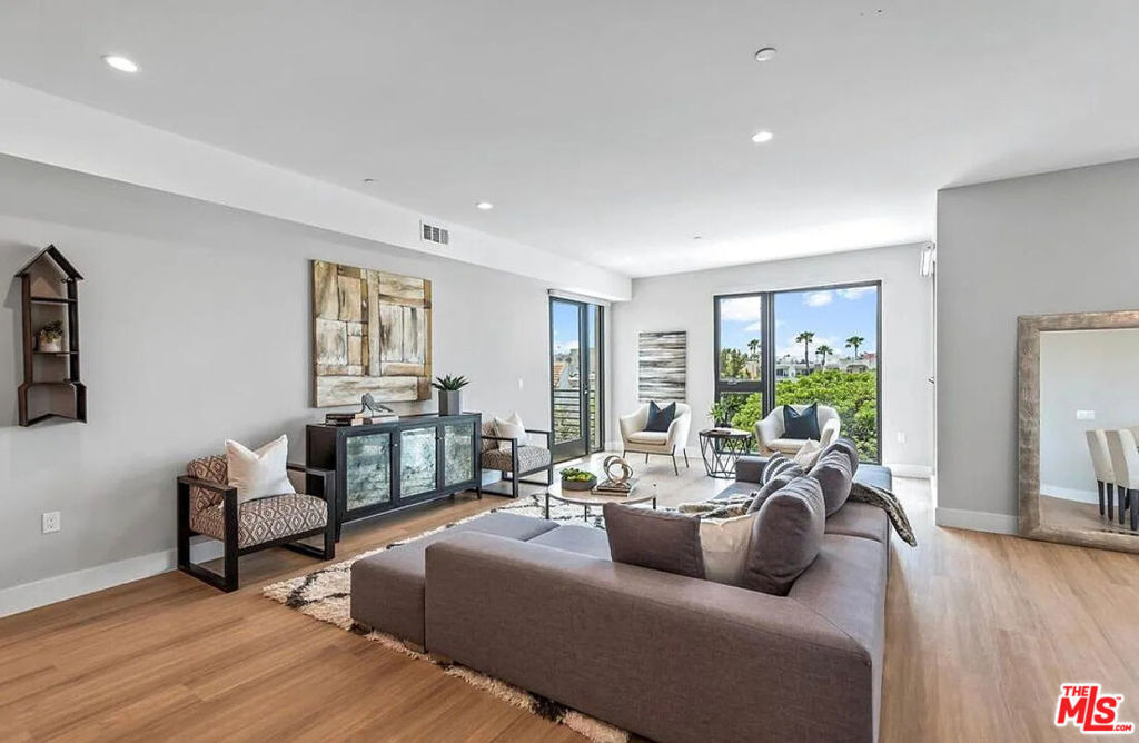 Property Photo:  1906 Overland Avenue 201  CA 90025 