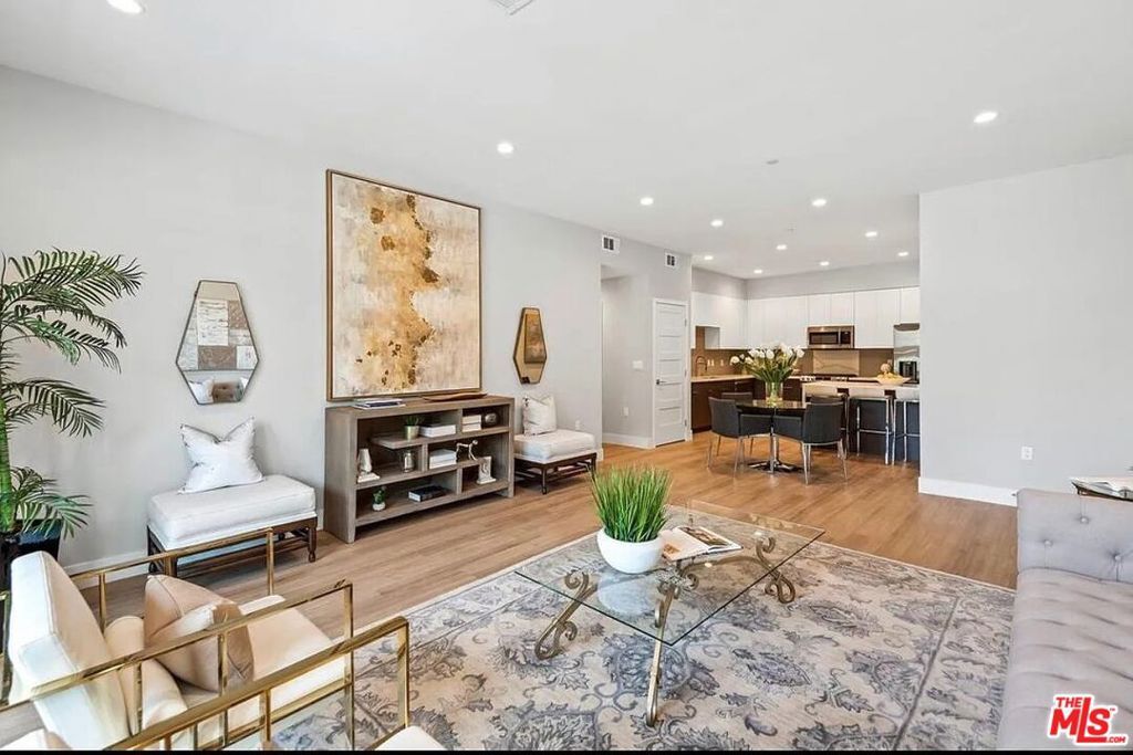 Property Photo: 1906 Overland Avenue 202 CA 90025