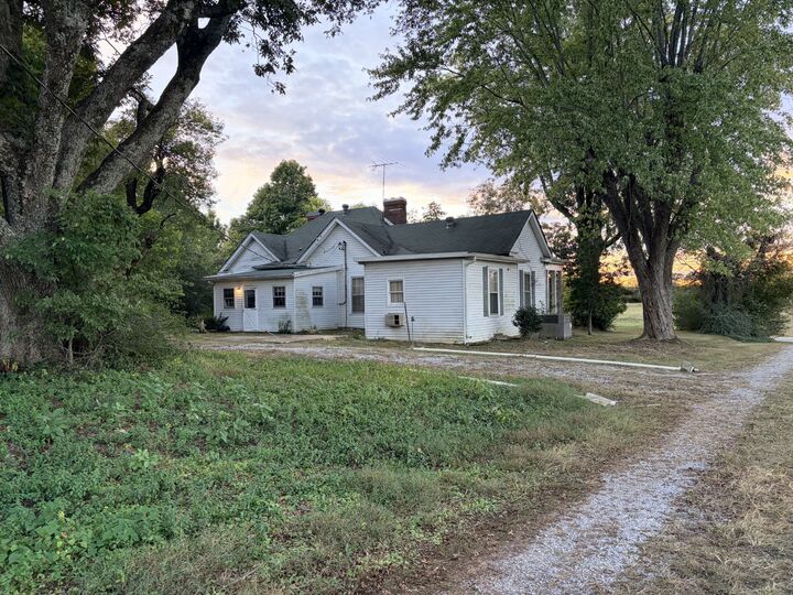Property Photo:  5303 Old Highway 431  TN 37073 