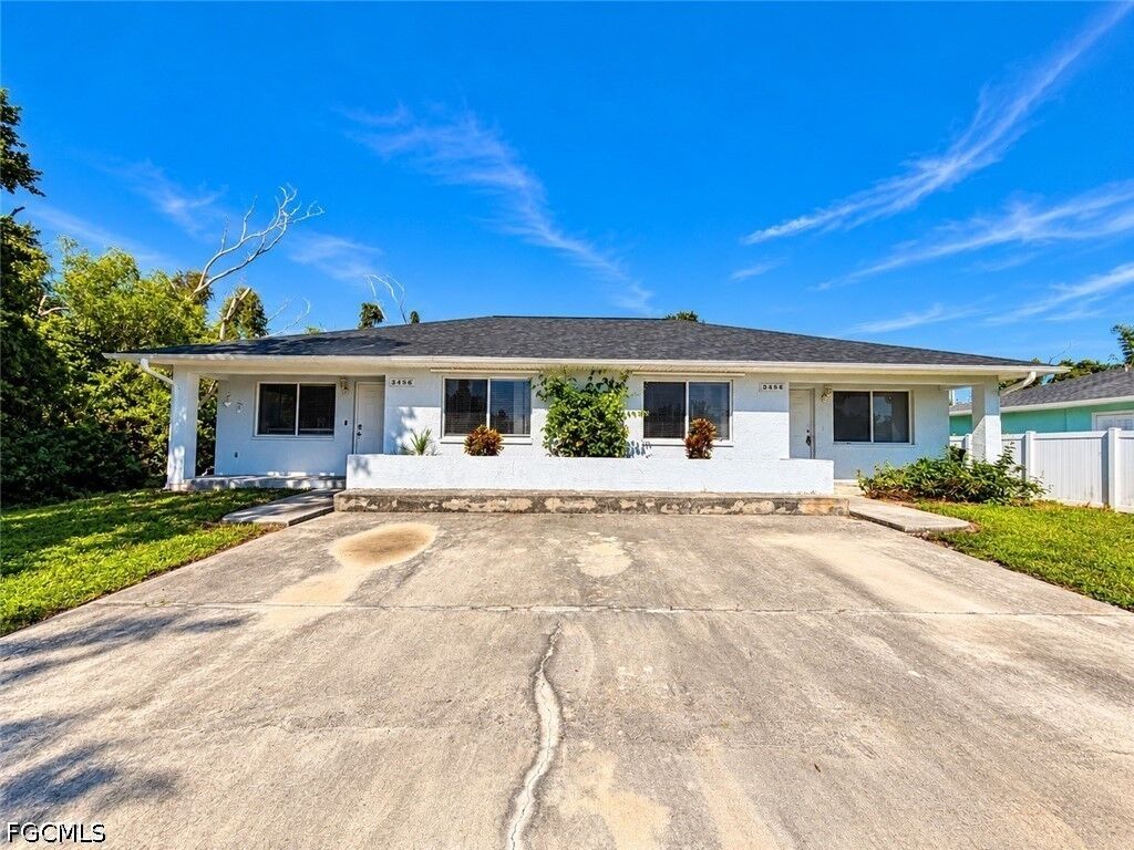 Property Photo:  5486 Avenue E  FL 33922 