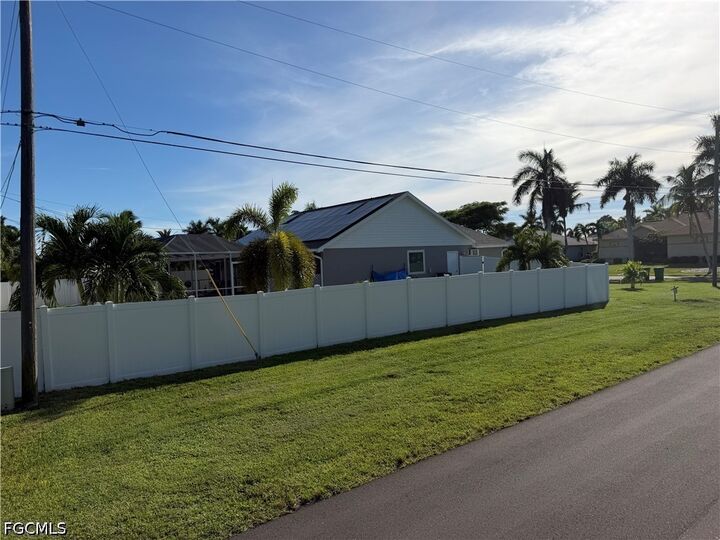 Property Photo:  