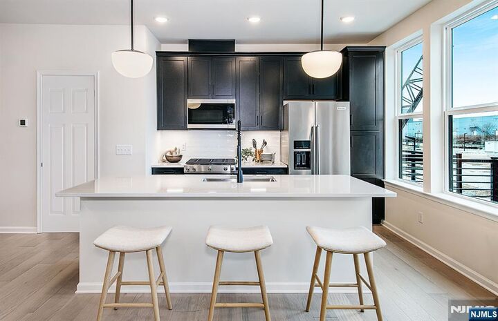 Property Photo:  300 Sycamore Street 306  NJ 07032 