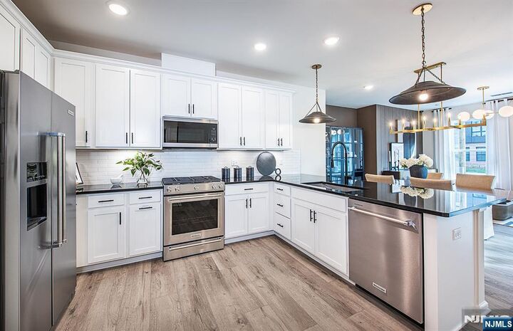 Property Photo:  300 Willow Street 301  NJ 07032 