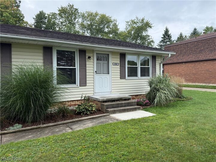 Property Photo: 2900 Thackeray Avenue NW OH 44646