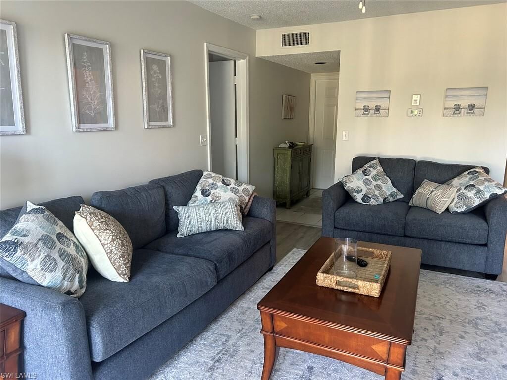 Property Photo: 441 Quail Forest Blvd 204 FL 34105