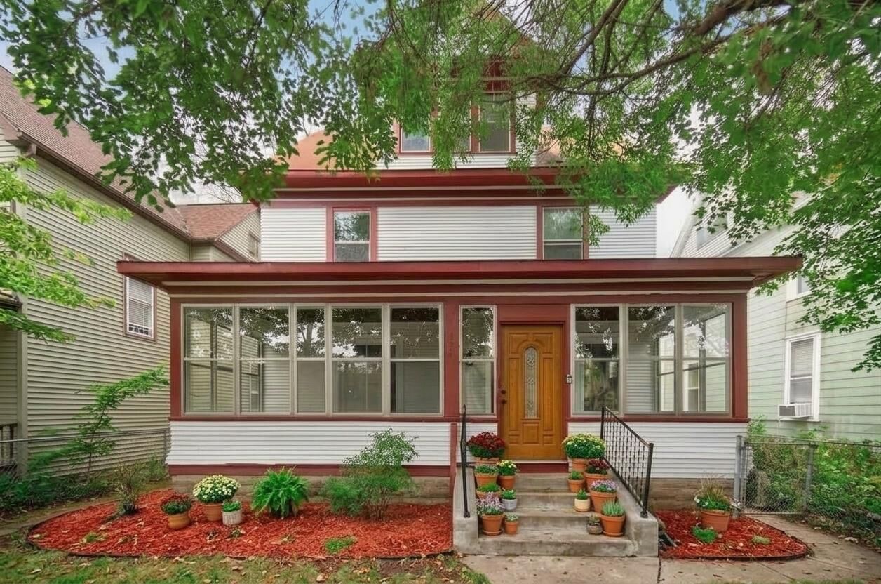 Property Photo:  3334 Stevens Avenue  MN 55408 