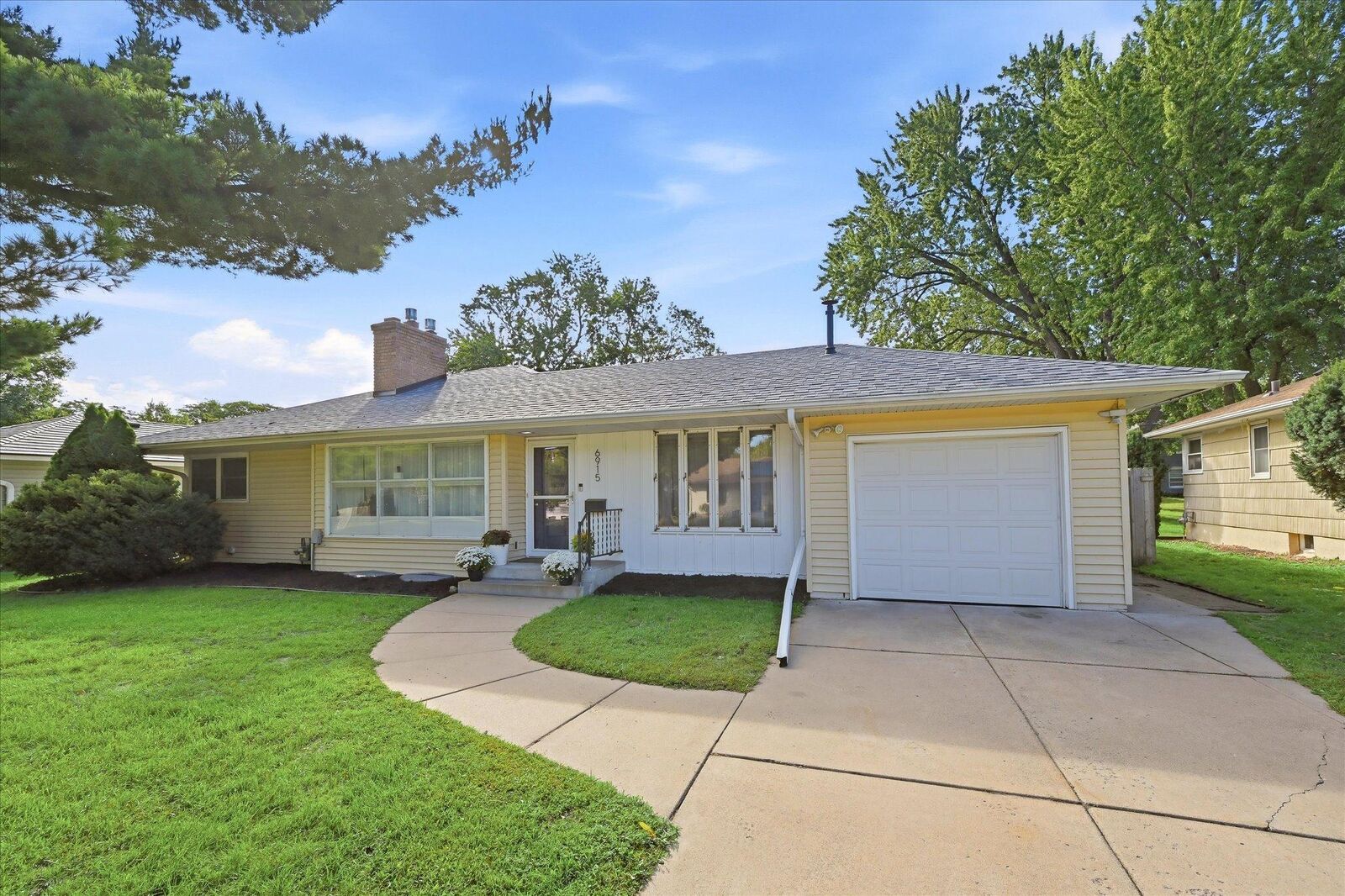 Property Photo:  6915 W 23rd Street  MN 55426 