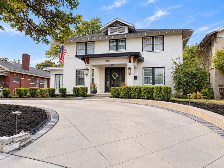 Property Photo: 2221 Park Place Avenue TX 76110