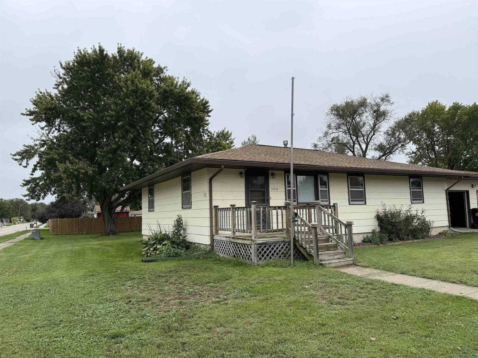 Property Photo:  304 7th Avenue  NE 68776 