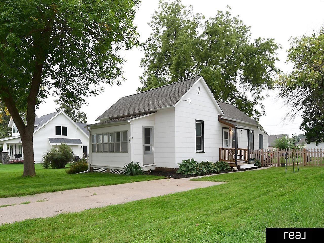 Property Photo:  536 Grandview Avenue  NE 68028 