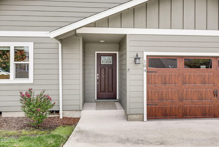 Property Photo:  104 Vista Circle  OR 97537 