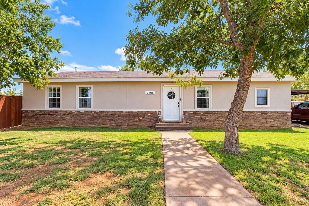 Property Photo:  2208 Fifth St  TX 79756 