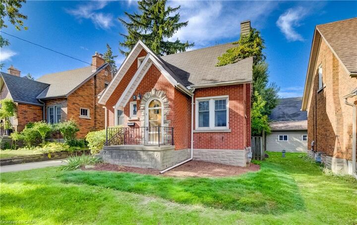 Property Photo:  7 Locust Street  ON N2H 1W6 