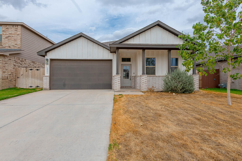 Property Photo:  