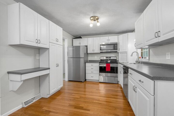 Property Photo:  7 Hickory Dr  MA 01469 