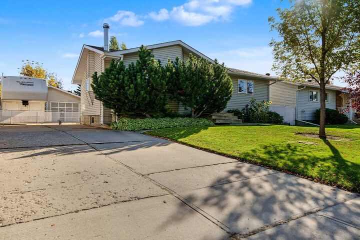 Property Photo:  7633 97A Street  AB T8V 3Z8 