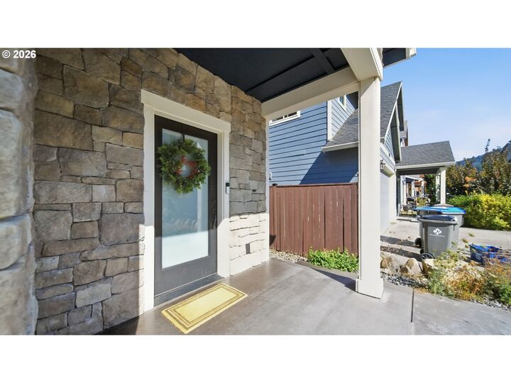 Property Photo:  1113 SE Chinookan Dr  OR 97014 