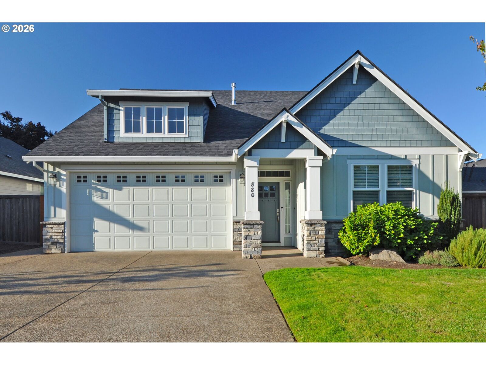 Property Photo: 880 Caitlyn Pl OR 97013
