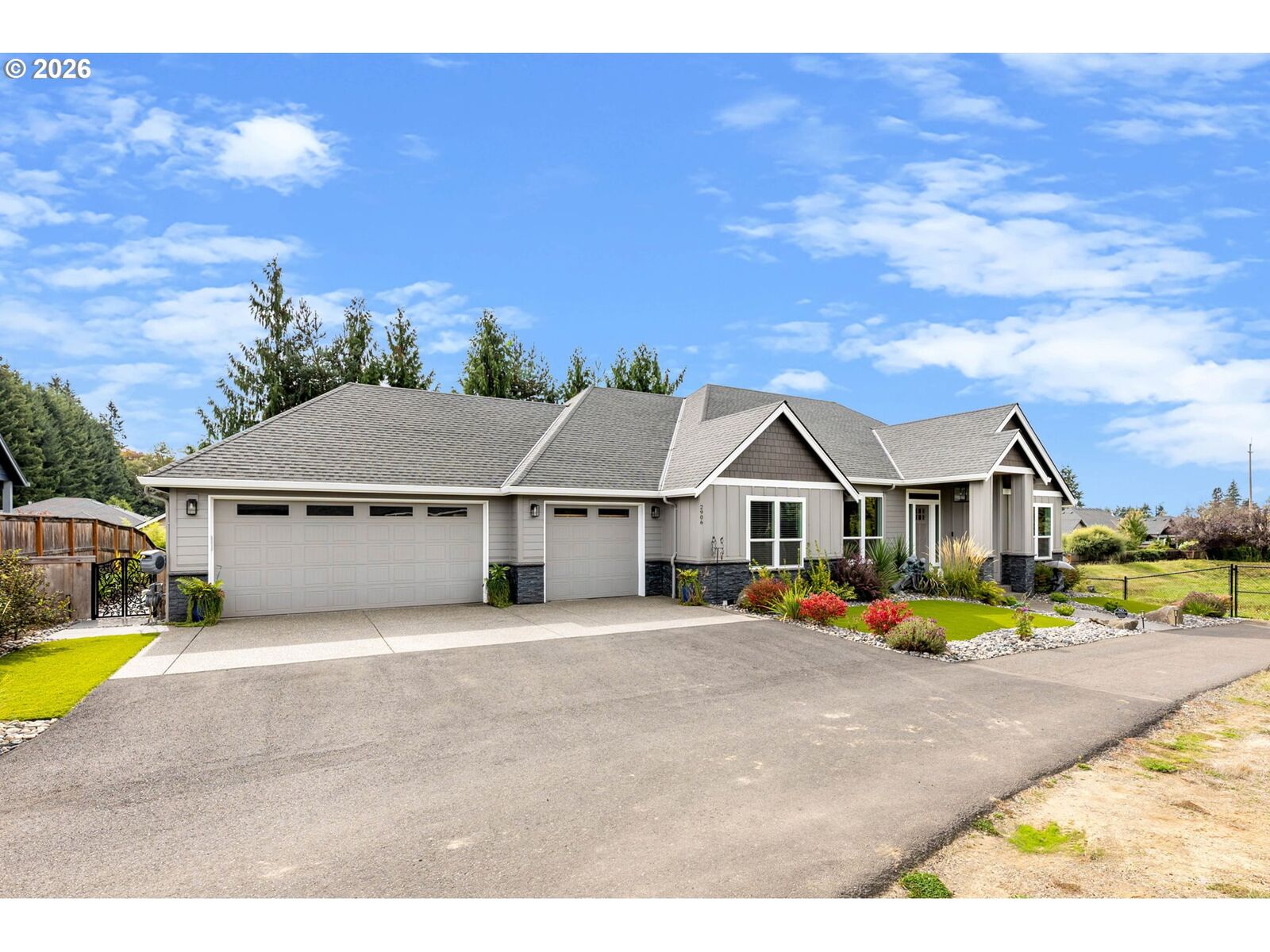 Property Photo:  2906 NE 3rd Cir  WA 98604 