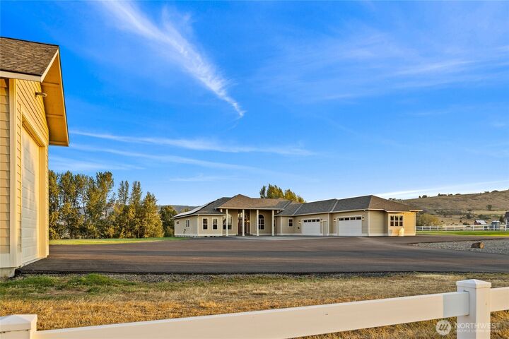 Property Photo: 240 Majestic Heights Drive WA 98926