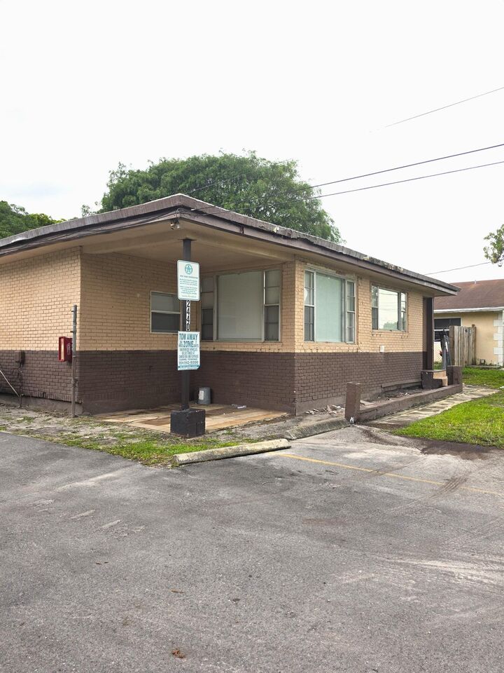 Property Photo:  2424-2440 NW 21st Street 7  FL 33311 