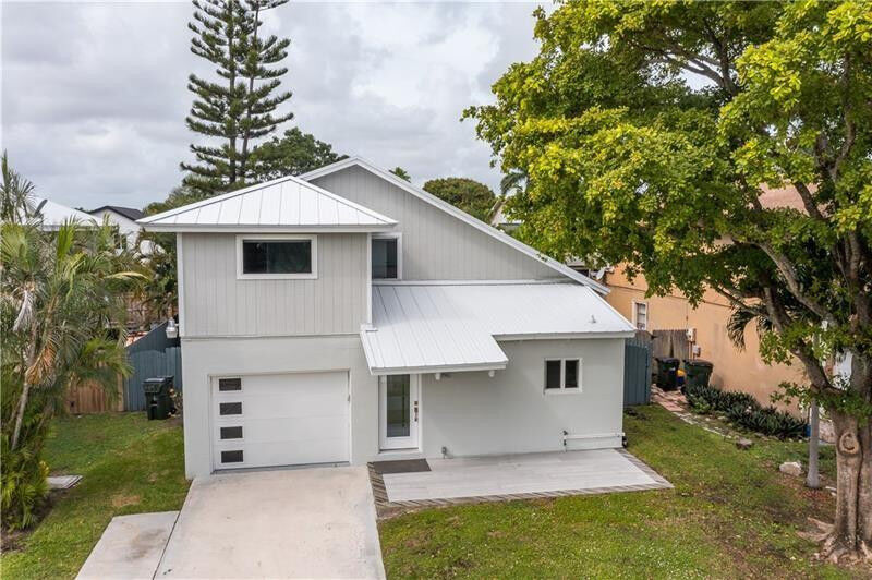 Property Photo:  2425 Southridge Road  FL 33444 