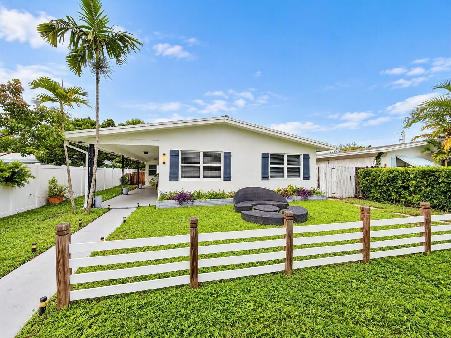 Property Photo: 131 NE 19th Avenue 1-3 FL 33060